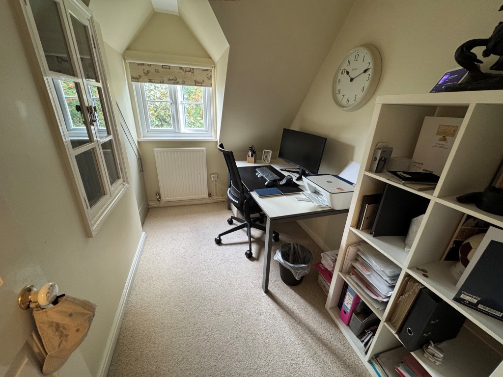 Lot: 195 - FREEHOLD TWO-BEDROOM SEMI-DETACHED HOUSE - A RESIDENTIAL INVESTMENT - Bedroom 2